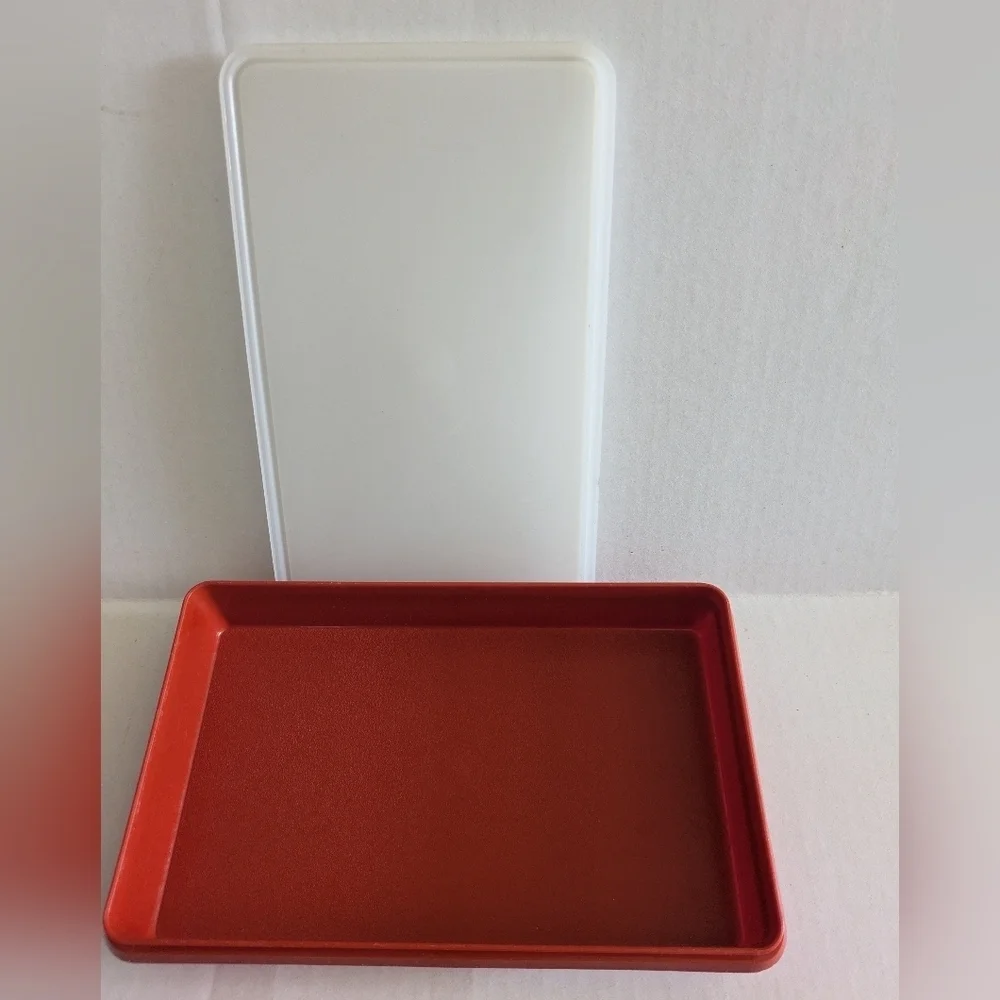 Tupperware Paprika Red Deli Meat Cheese Keeper White Sheer Lid. Like New